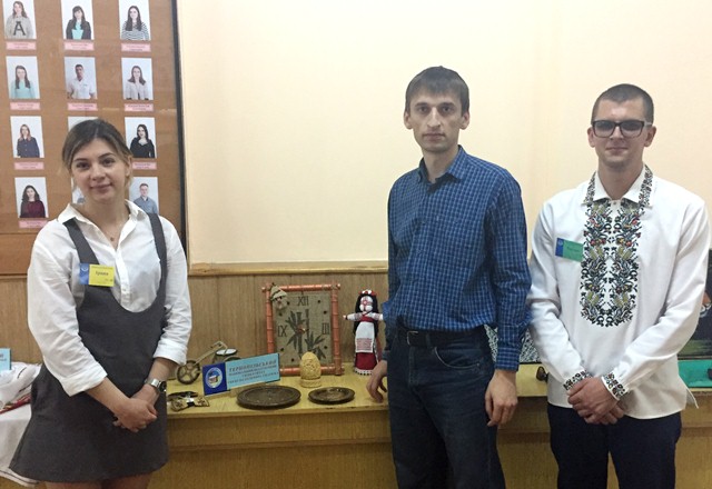 Представники біля стенду виставки
